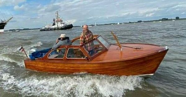Flicka Motorboot